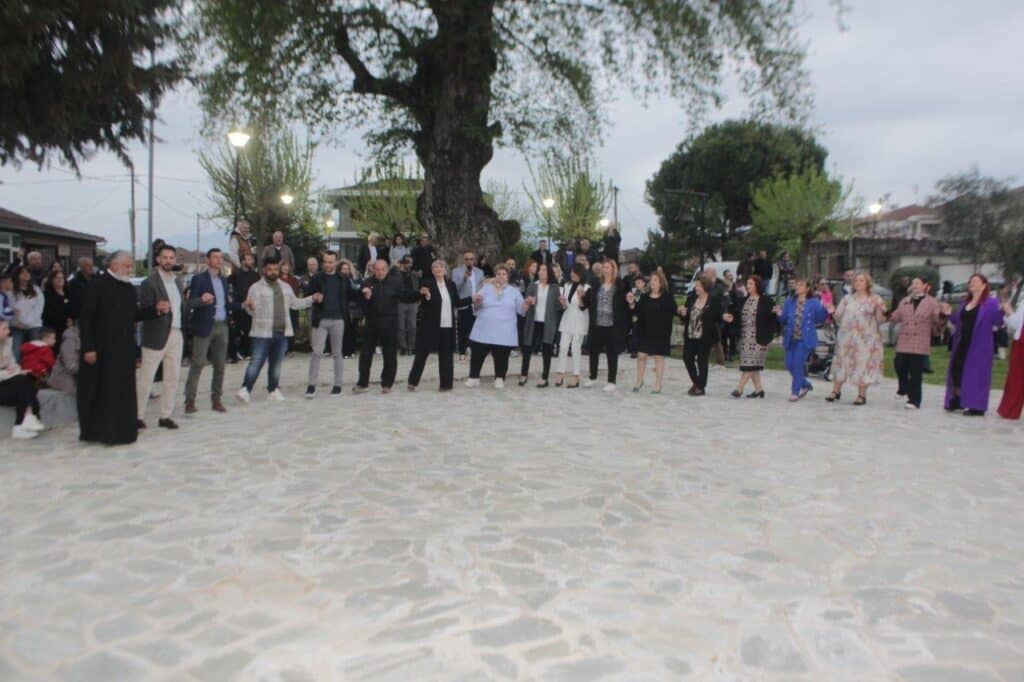 IMG_9770.jpg Πηγή Τρικάλων: Πασχαλινό «Σεργιάνι» με χορούς και συμμετοχή κόσμου