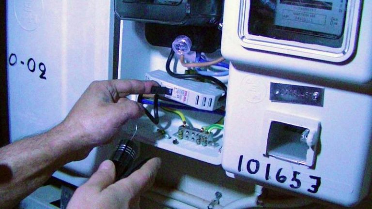 ΔΕΔΔΗΕ: Διπλάσιος αριθμός ρευματοκλοπών το 2016 σε σύγκριση με το 2014