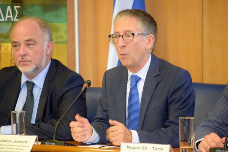 Μείνανε με τις υποσχέσεις και τις …φωτογραφίες