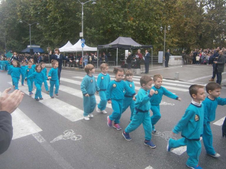 Πλημμυρισμένοι δρόμοι και εκτάσεις και «φούσκωμα» ποταμών