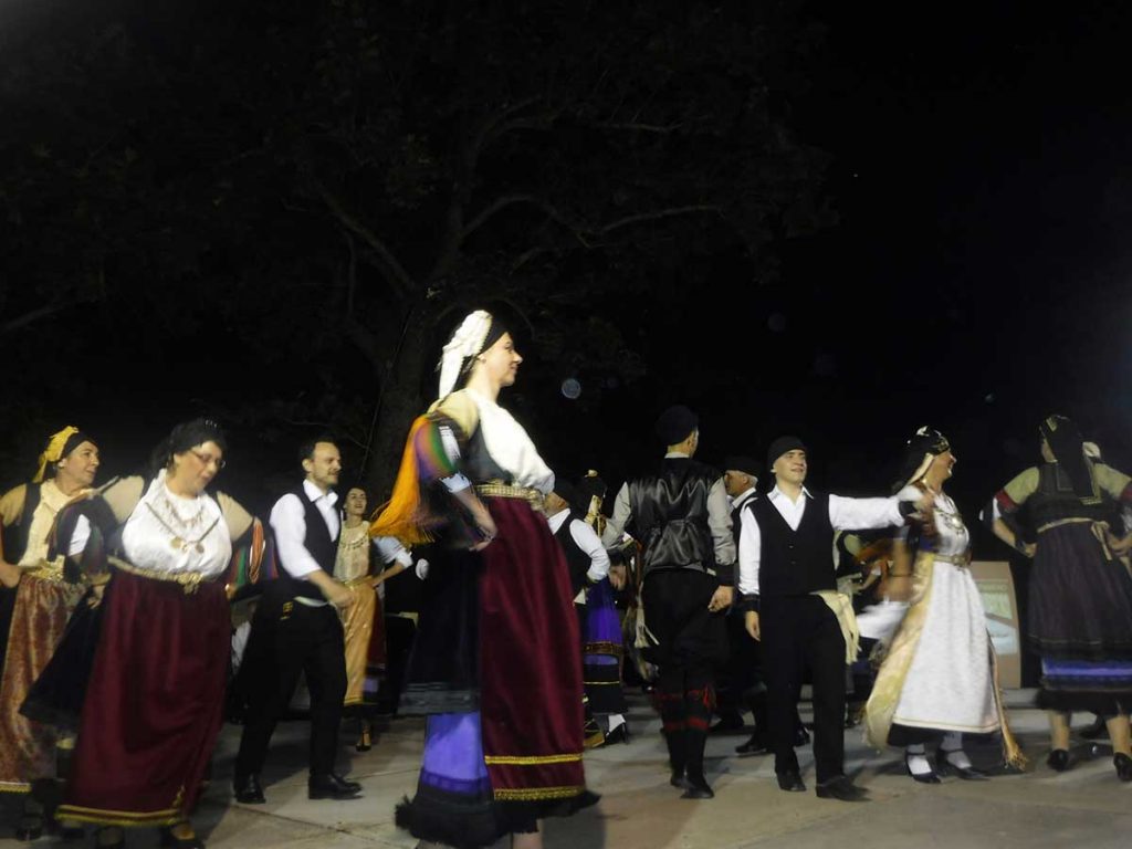 Χόρεψαν με την …ψύχη τους οι Μεγαλοκαλυβιώτες