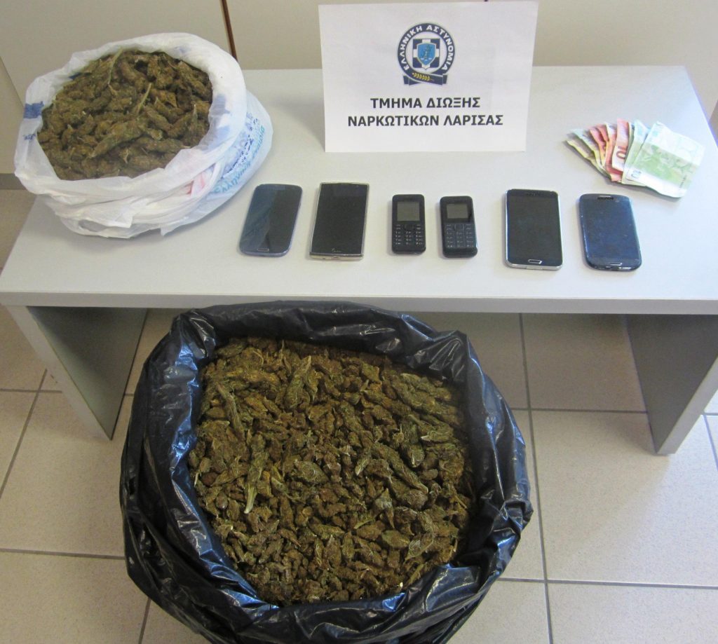 Τέσσερις συλλήψεις για ναρκωτικά και πλαστογραφία