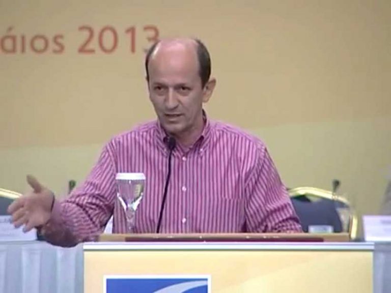 Μπάμπης Παπαδόπουλος: Ο δήμαρχος Σοφάδων επιμένει να μας αλλάξει τα φώτα με δανεισμό