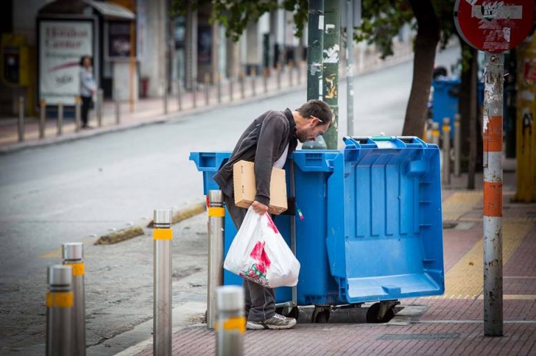 Eurostat: Σε συνθήκες φτώχειας ή κοινωνικού αποκλεισμού 1 στους 3 Έλληνες