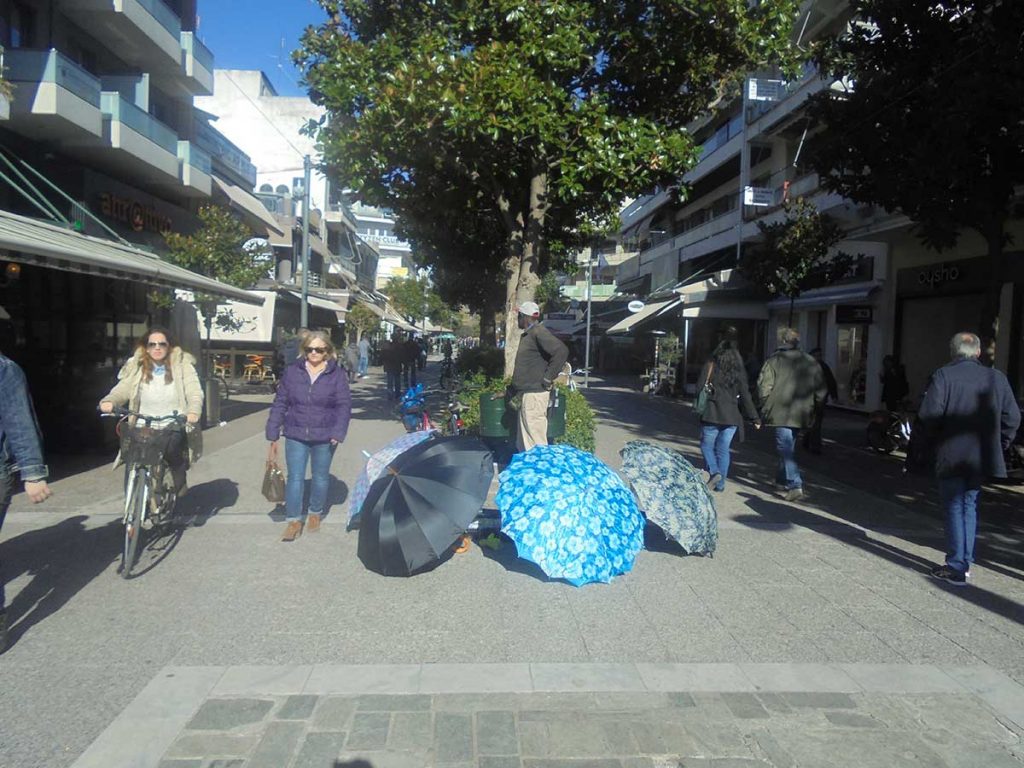 ​Είχε και …υπαίθριο «Black Friday»