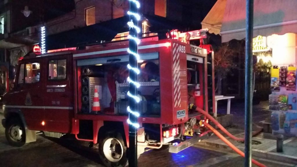 Πανικός στα «Μανάβικα» από φωτιά σε ταβέρνα