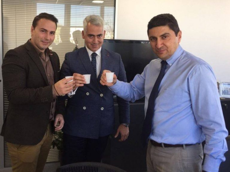 Με …τσικουδιές οι ευχές στον Γραμματέα της Ν.Δ.