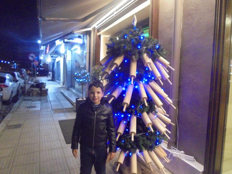 Το …πρωτότυπο Χριστουγεννιάτικο δέντρο στα Τρίκαλα