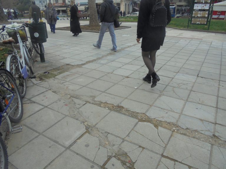 Μισές δουλειές στην κεντρική πλατεία των Τρικάλων