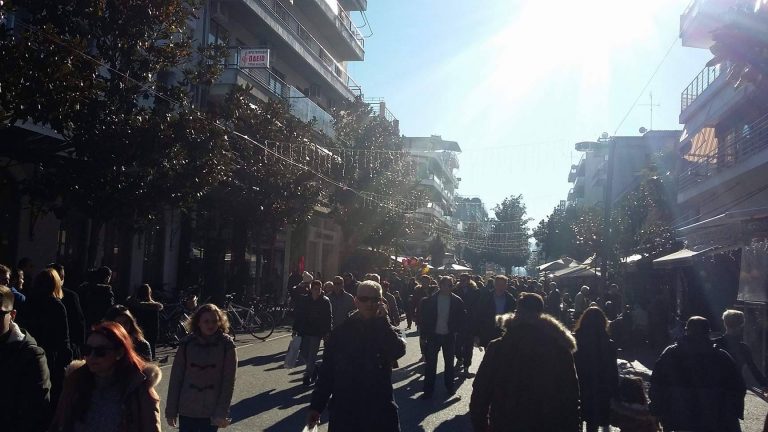 «Πλημμύρισαν» από κόσμο τα Τρίκαλα