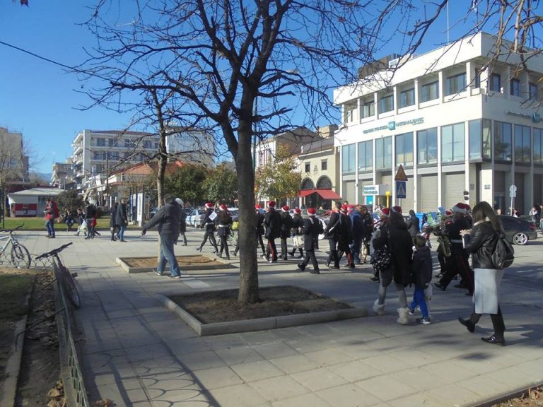 Έδινε τον εορταστικό τόνο η Φιλαρμονική και …ηρεμούσε τα πνεύματα
