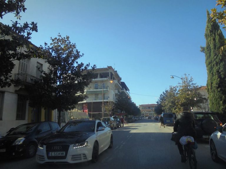 Φωταγωγημένα τα Τρίκαλα και το …πρωί