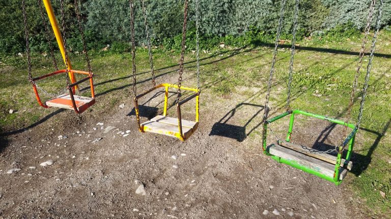 Ακατάλληλη παιδική χαρά στα Τρίκαλα