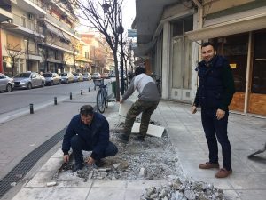 Αποξηλώνει τα εγκαταλελειμμένα περίπτερα ο Δήμος Καρδίτσας