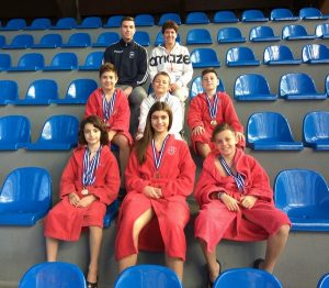 Με 12 μετάλλια επέστρεψαν τα δελφίνια της Α.Ε.Τ.