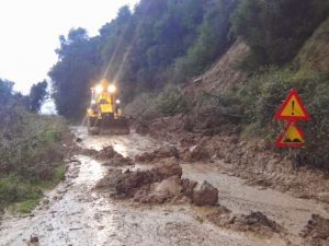 Ανυπολόγιστες ζημιές από την κακοκαιρία στο οδικό κύκλωμα του Πηλίου