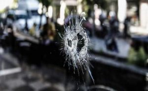 Μαφιόζικη επίθεση σε ψησταριά