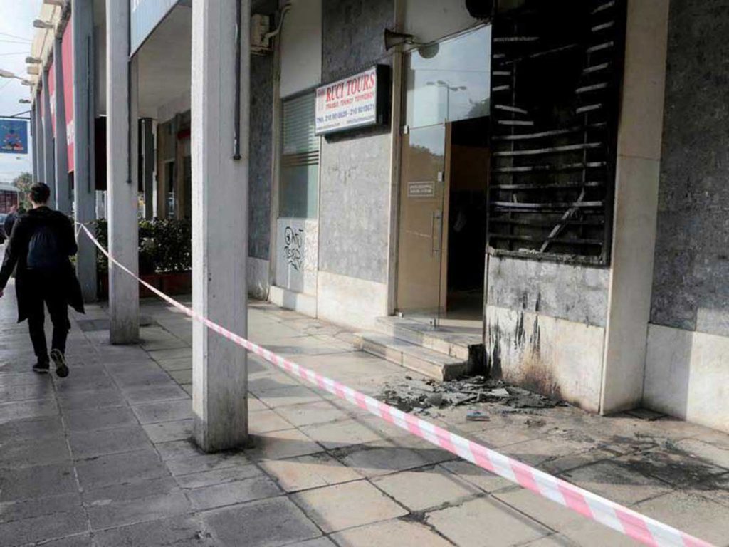 ​Επίθεση αγνώστων με μολότοφ σε αλβανικό τουριστικό γραφείο