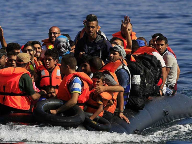 ​Επιχείρηση διάσωσης εκατοντάδων μεταναστών στις ισπανικές ακτές-Τρεις μετανάστες νεκροί