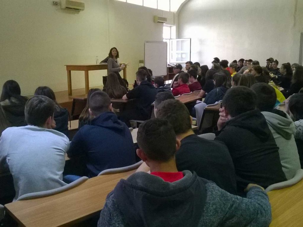 ​Εκπρόσωπος του Αμερικανικού Προξενείου στο 5ο Γυμνάσιο Τρικάλων