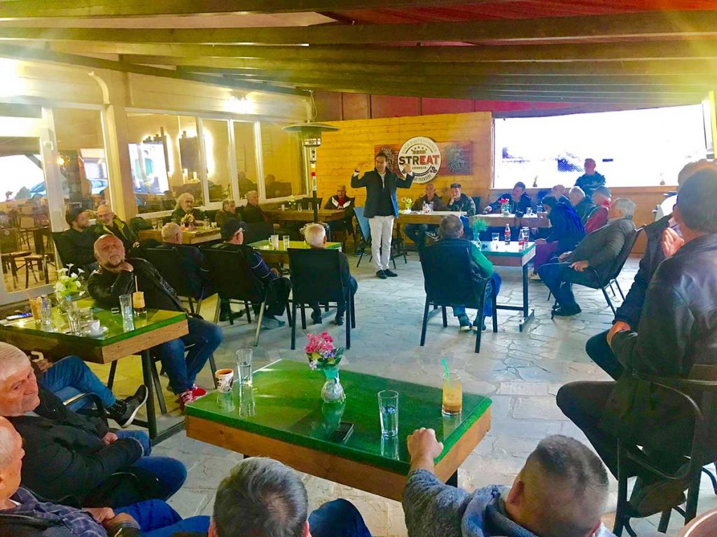Οργώνει τον Νομό Τρικάλων ο Μικέλης Χατζηγάκης
