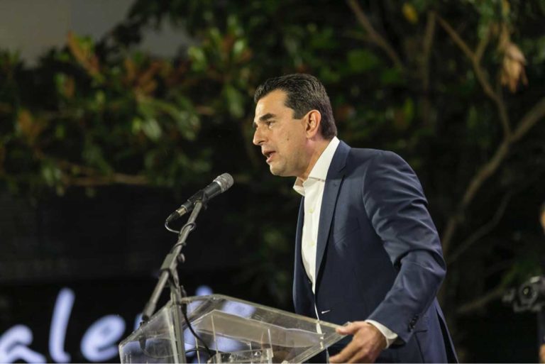 Μήνυμα νίκης από τον Κώστα Σκρέκα. Μεγαλειώδης συγκέντρωση