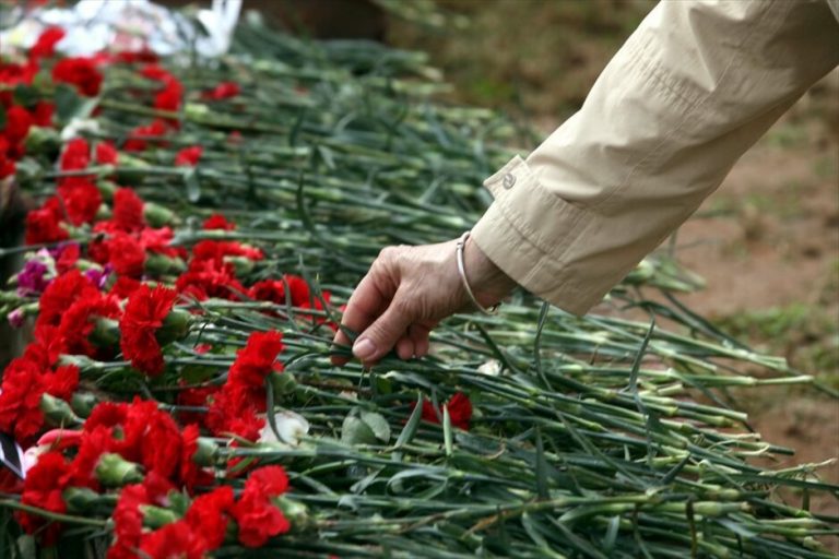 ΠΕΑΕΑ-ΔΣΕ Τρικάλων: Τιμάμε την εξέγερση του Πολυτεχνείου