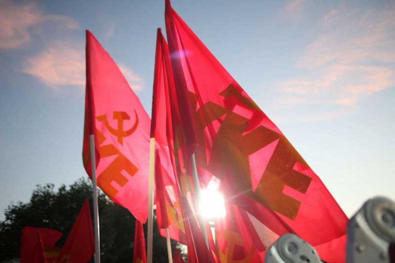 ΚΚΕ: Η επίσκεψη Μακρόν δεν φέρνει τίποτα θετικό για τον ελληνικό λαό
