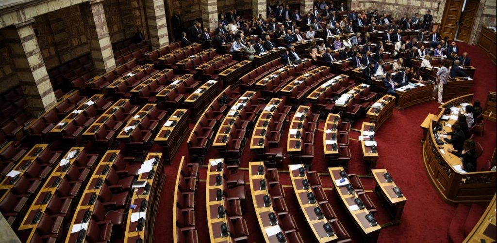Πέρασε η κατάργηση του ασύλου - Αποχώρησε σύσσωμη η αντιπολίτευση
