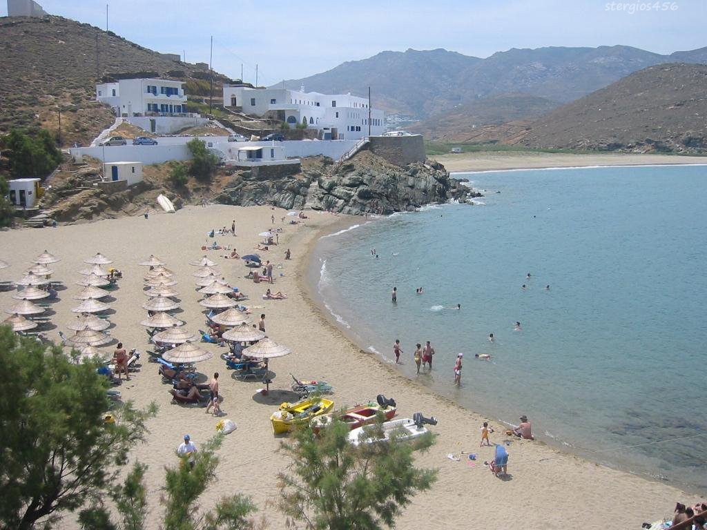 28χρονη έπεσε από 5 μέτρα στην παραλία Κολυμπήθρα της Τήνου
