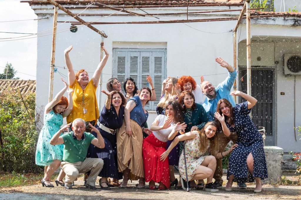 «Γιοι & Κόρες»: µια παράσταση για την αναζήτηση της ευτυχίας