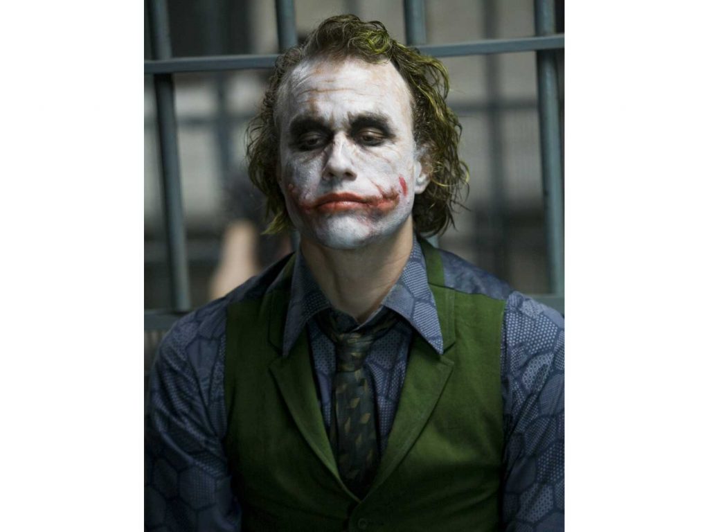 ΕΜΕΙΣ ΕΙΜΑΣΤΕ ΟΙ ΤΡΕΛΛΟΙ ΚΑΙ ΟΧΙ Ο JOKER