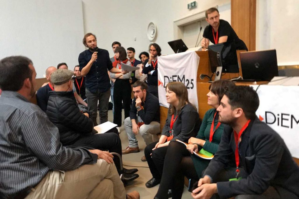 Το μήνυμα του DiEM25 από την Πράγα: Περισσότερη Δημοκρατία