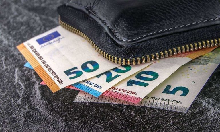 Δώρο Πάσχα 2024: Πότε καταβάλλεται και πώς υπολογίζεται