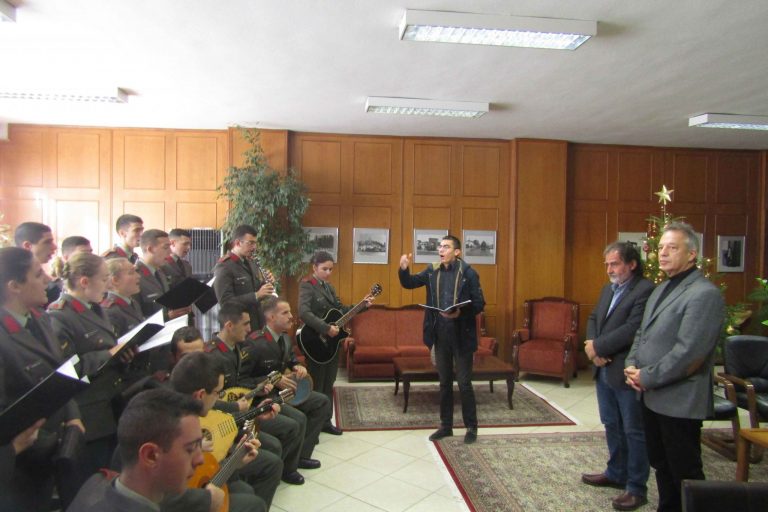 Τα «έψαλαν» στον Χρήστο Μιχαλάκη οι σπουδαστές της ΣΜΥ