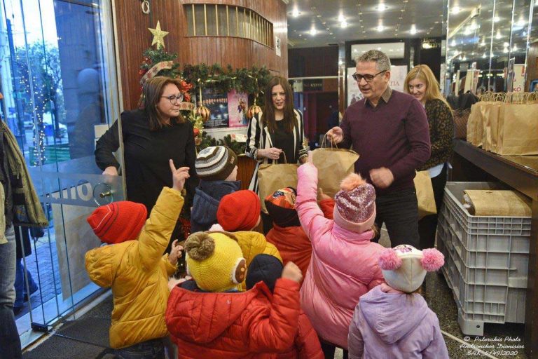Μια γιορτινή θεατρική παράσταση από την ΟΛΥΜΠΟΣ για τα παιδιά φιλανθρωπικών οργανώσεων