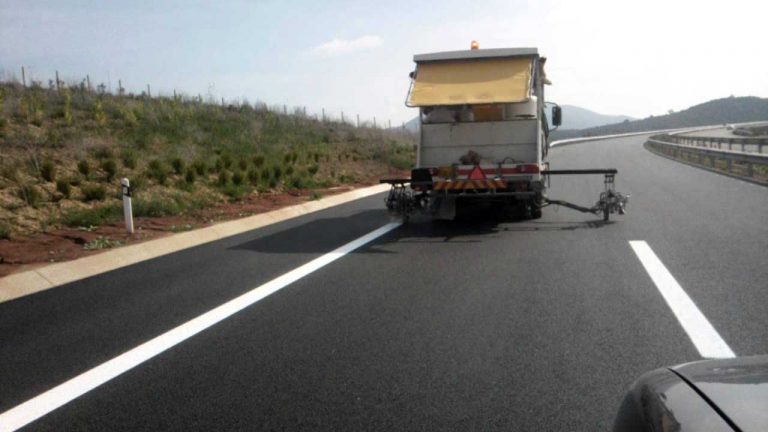 Επιτέλους διαγραμμίσεις στους δρόμους του Νομού Τρικάλων