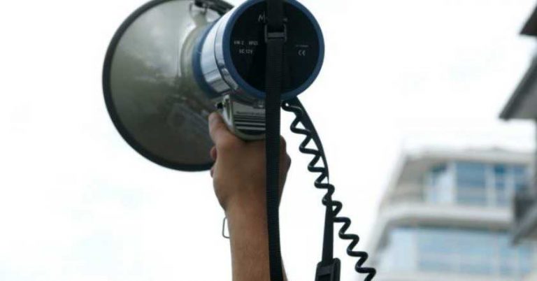 Συλλαλητήριο στα Τρίκαλα κατά των Βάσεων