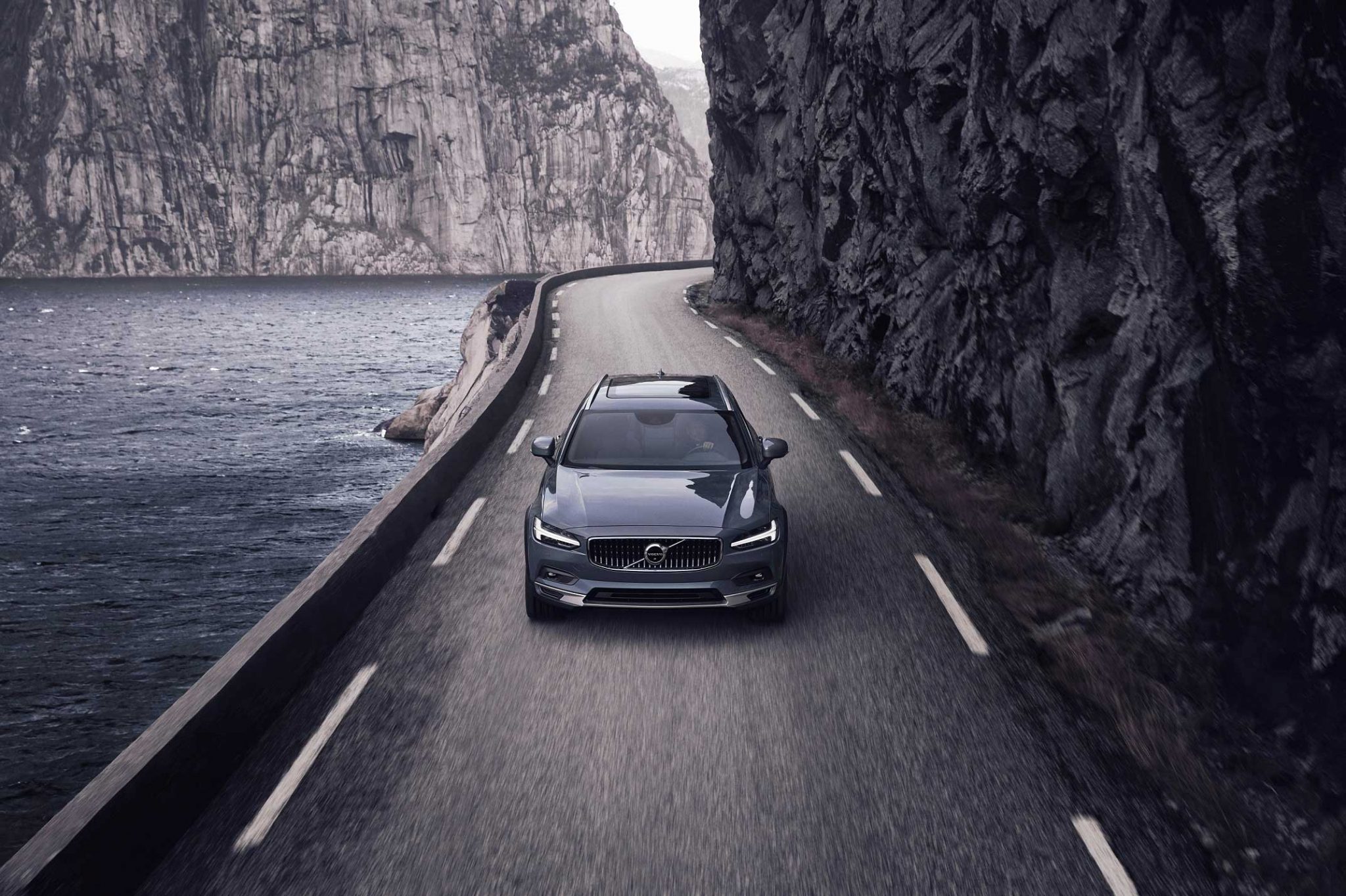 Η Volvo Cars παρουσιάζει τα ανανεωμένα S90 και V90, με ήπιους υβριδικούς κινητήρες σε όλη την γκάμα τους