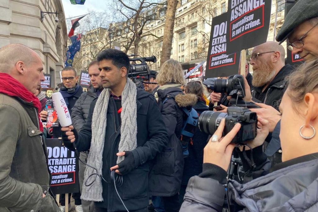 Γ.Βαρουφάκης: Είμαστε όλοι Wikileaks. Ο καθένας μας είναι ένα τοσοδούλι MeLeaks 