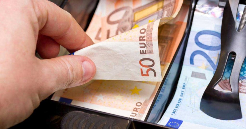 Κατώτατος μισθός: Ποια επιδόματα αυξάνονται από την 1η Απριλίου