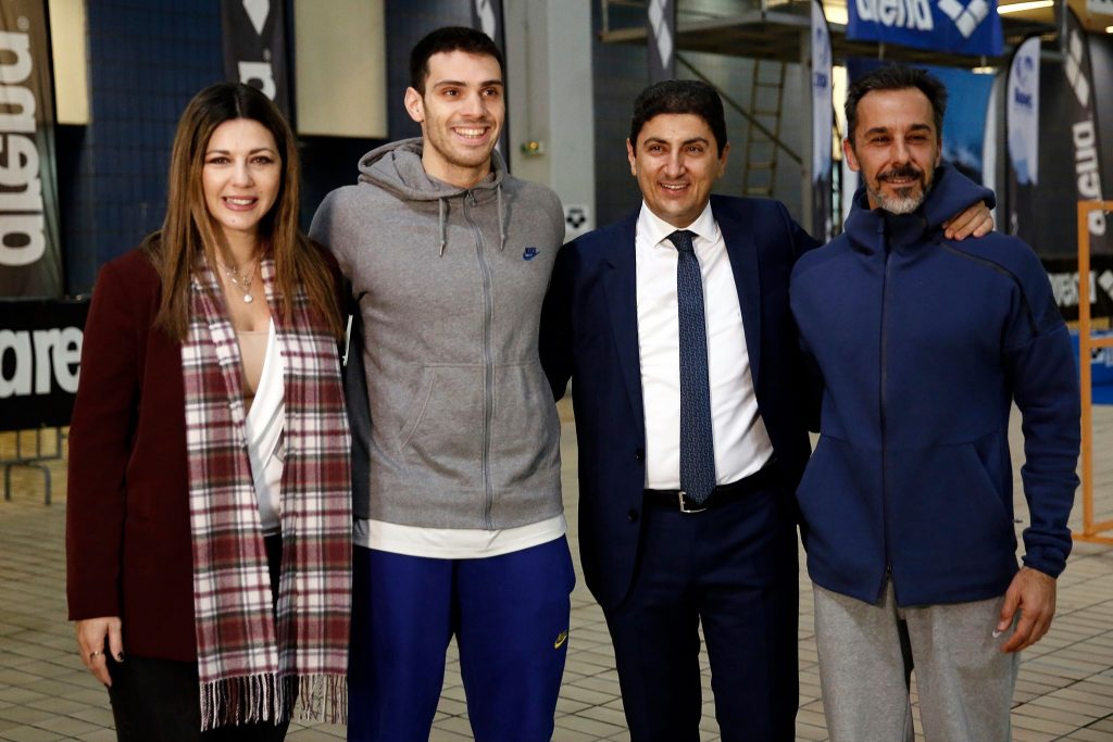 Στο πρόγραμμα εκμάθησης κολύμβησης Ζαχαράκη και Αυγενάκης