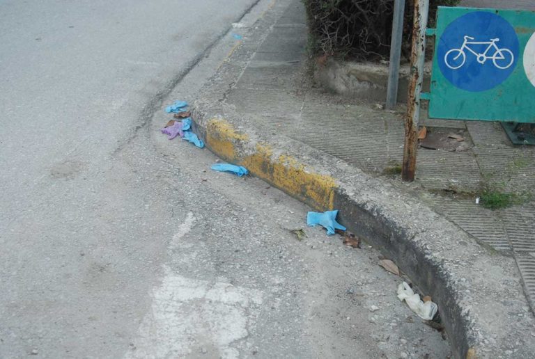 Δήμος Τρικκαίων: Μάσκες και γάντια ΜΟΝΟ στους πράσινους κάδους απορριμμάτων