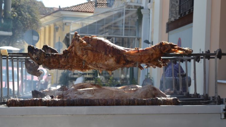 «Καμπανάκι» από κτηνοτρόφους για αθρόες εισαγωγές ρουμάνικων αρνιών - Υπάρχει έλλειψη σε ελληνικά (VIDEO)