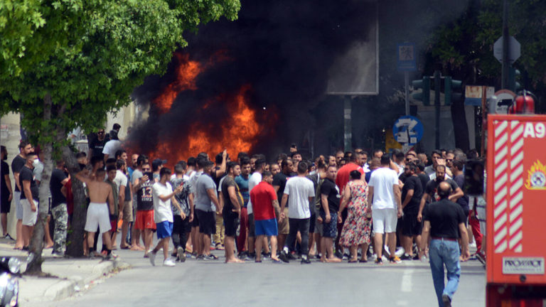 Επίθεση στο αυτοκίνητο Αγοραστού - Καλογιάννη στη Λάρισα