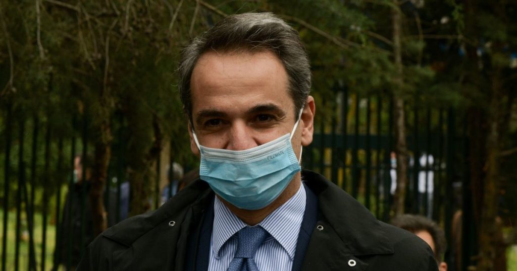 Οδηγίες κατασκευής μάσκας στο σπίτι από τον Κυριάκο Μητσοτάκη