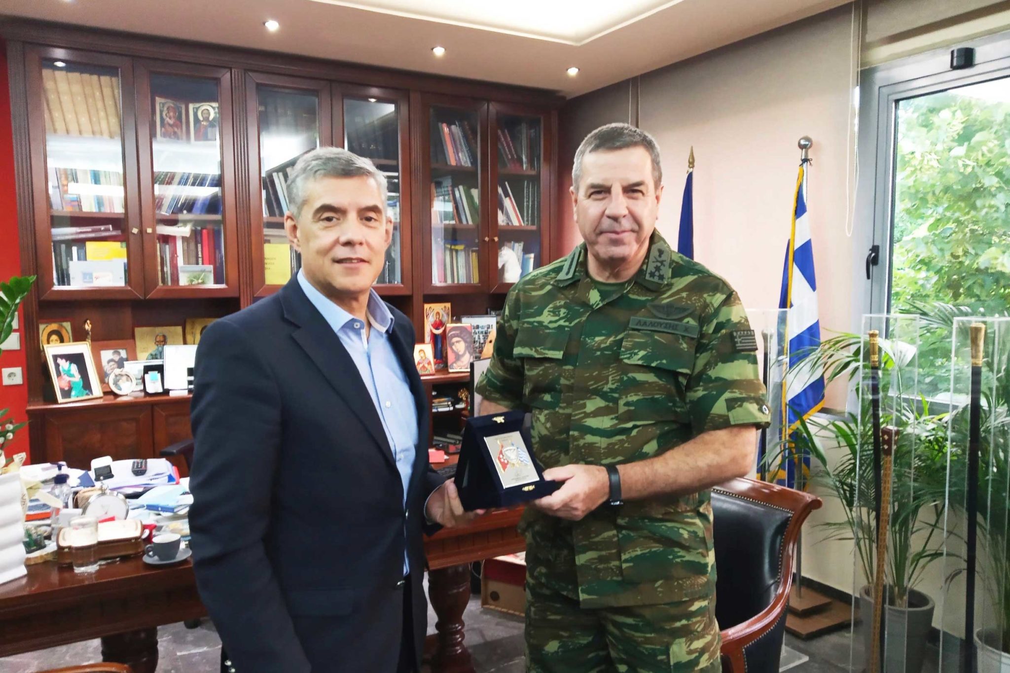 Επίσκεψη του Αρχηγού ΓΕΣ Χαράλαμπου Λαλούση στον Περιφερειάρχη Θεσσαλίας Κώστα Αγοραστό