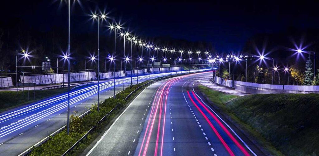Η Περιφέρεια Θεσσαλίας πρωτοπορεί με 7.700 οδοφωτιστικά τύπου LED για τον φωτισμό των δρόμων
