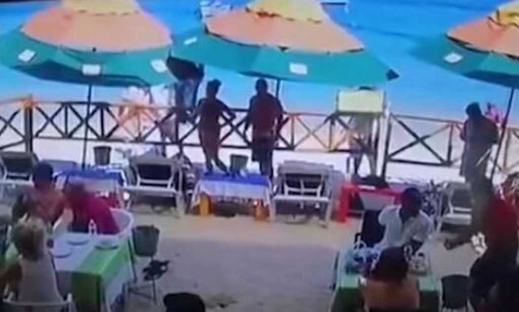 Τζετ σκι εισβάλλει σε εστιατόριο στο Μεξικό (βίντεο)
