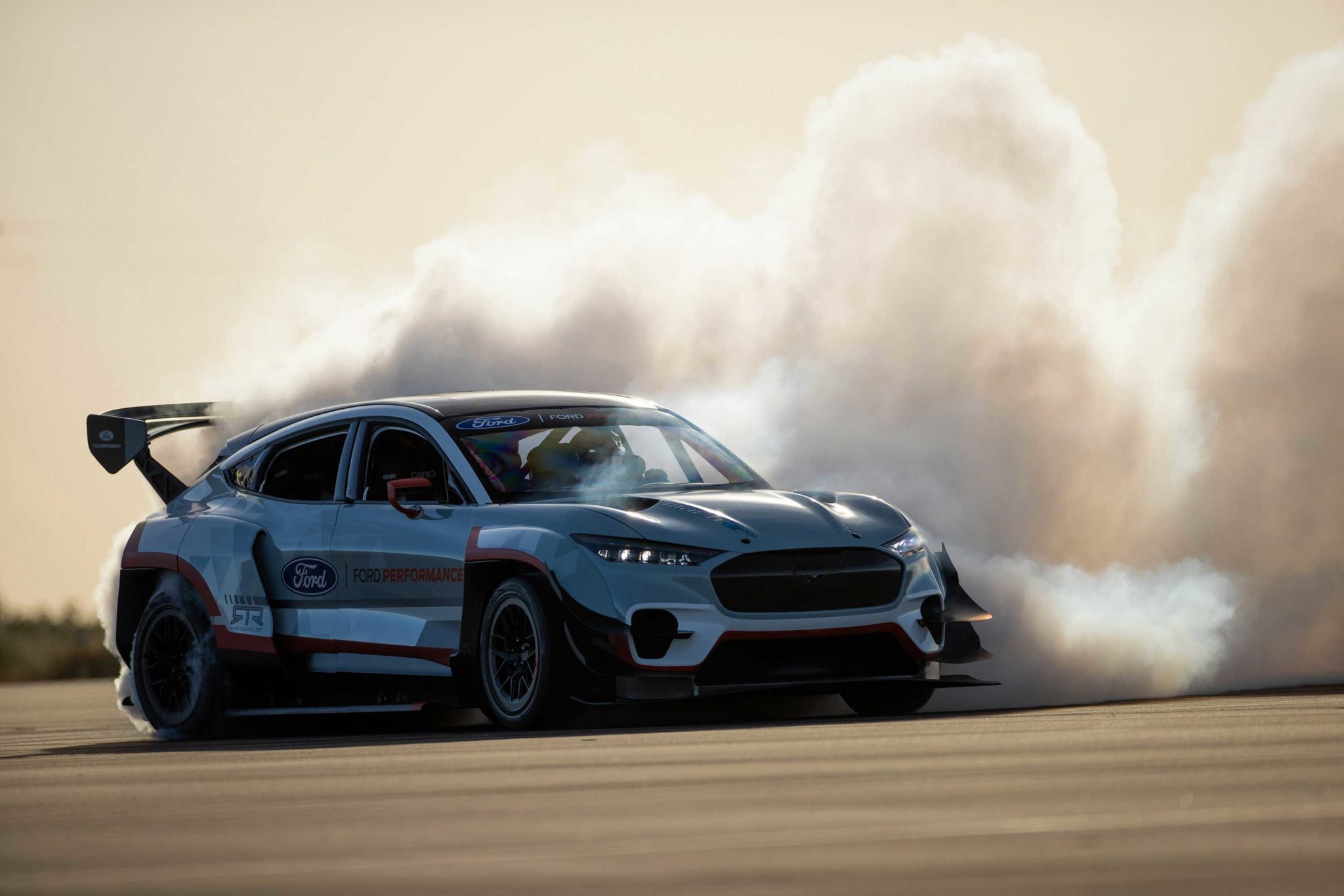 Tο νέο Puma ST, η ηλεκτρική Mustang Mach-E 1400 και το STARD Fiesta ERX